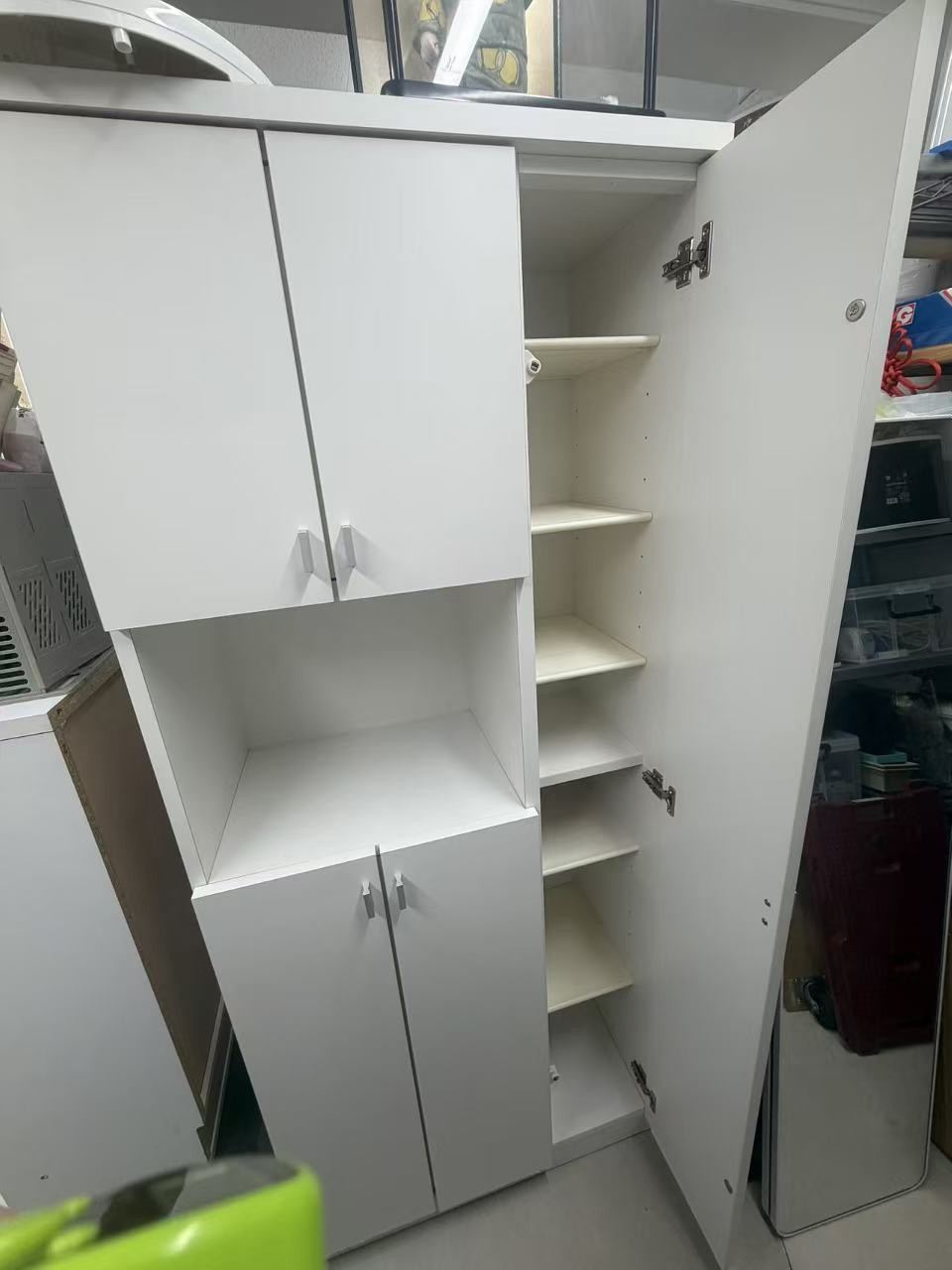 収納キャビネット扉開放