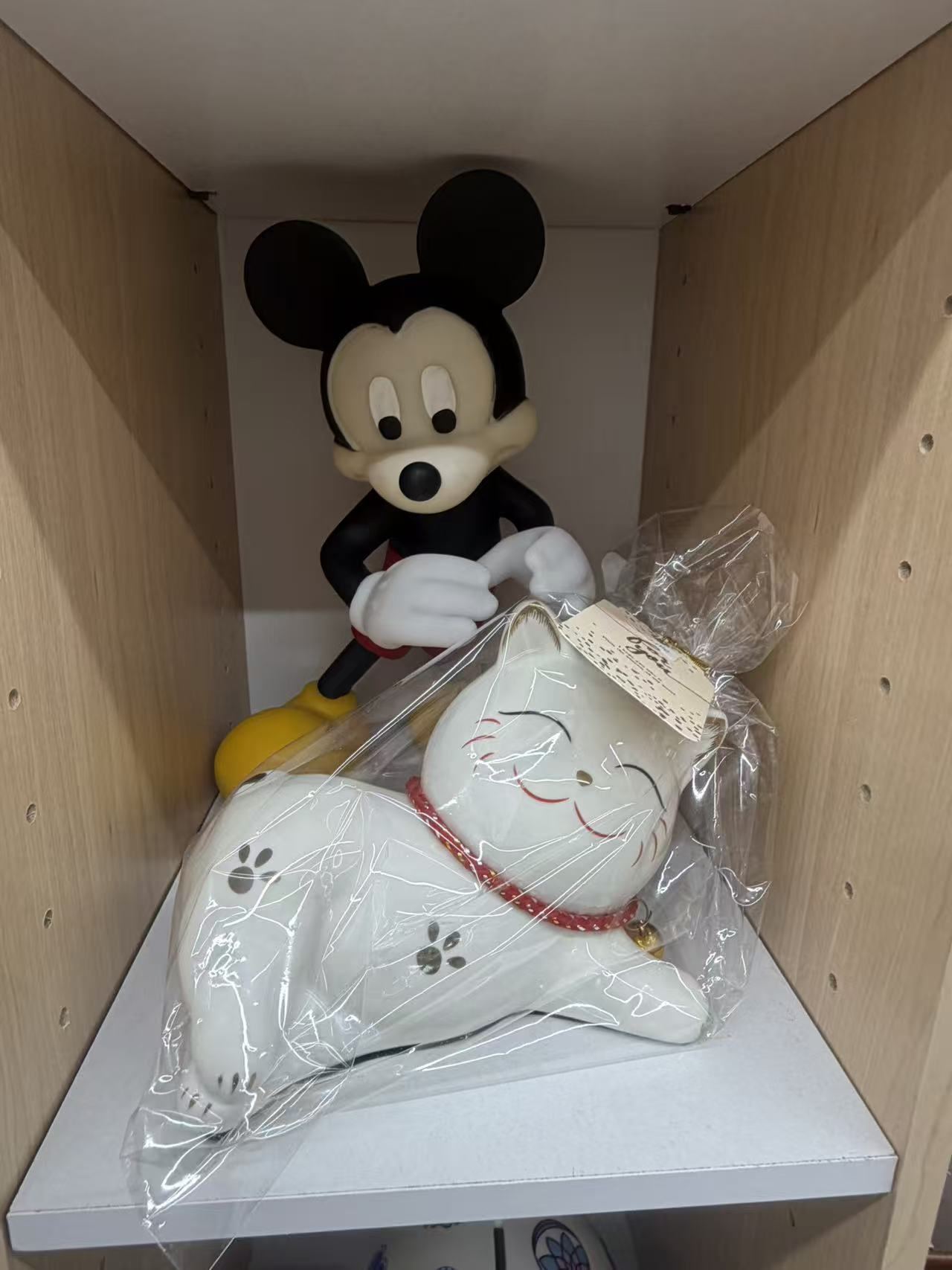 招き猫・動物・キャラクター置物 各種の店内展示写真7