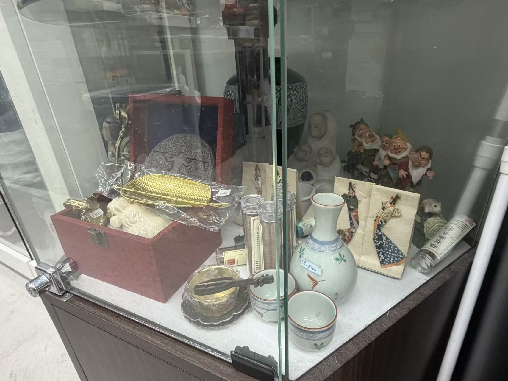 陶器・金属・石像・縁起物 インテリア置物 各種の店内展示写真7