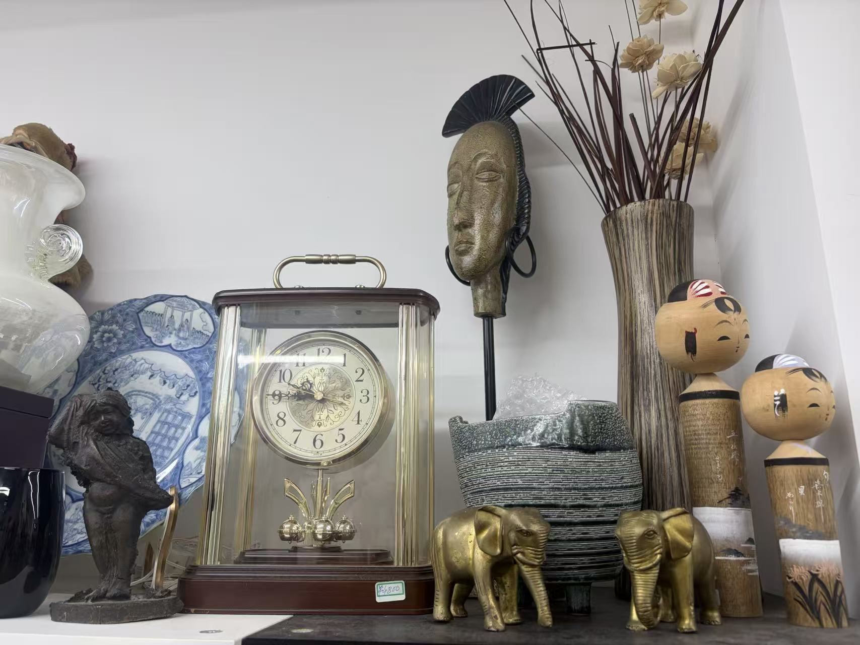 陶器・金属・石像・縁起物 インテリア置物 各種の店内展示写真1