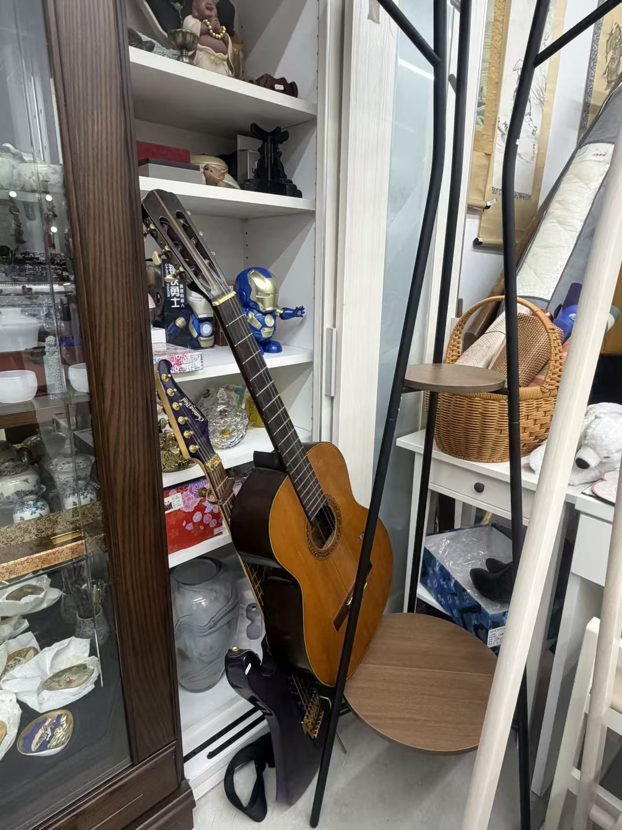 クラシックギター・アコースティックギター 各種の店内展示写真1