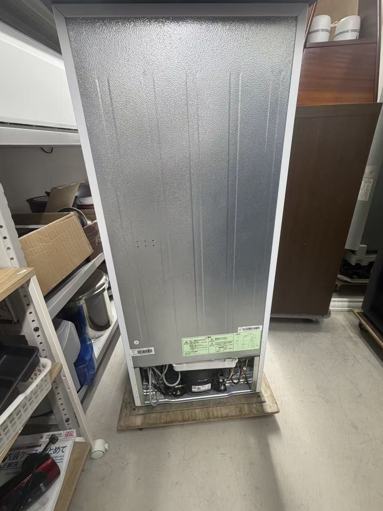 冷蔵庫背面