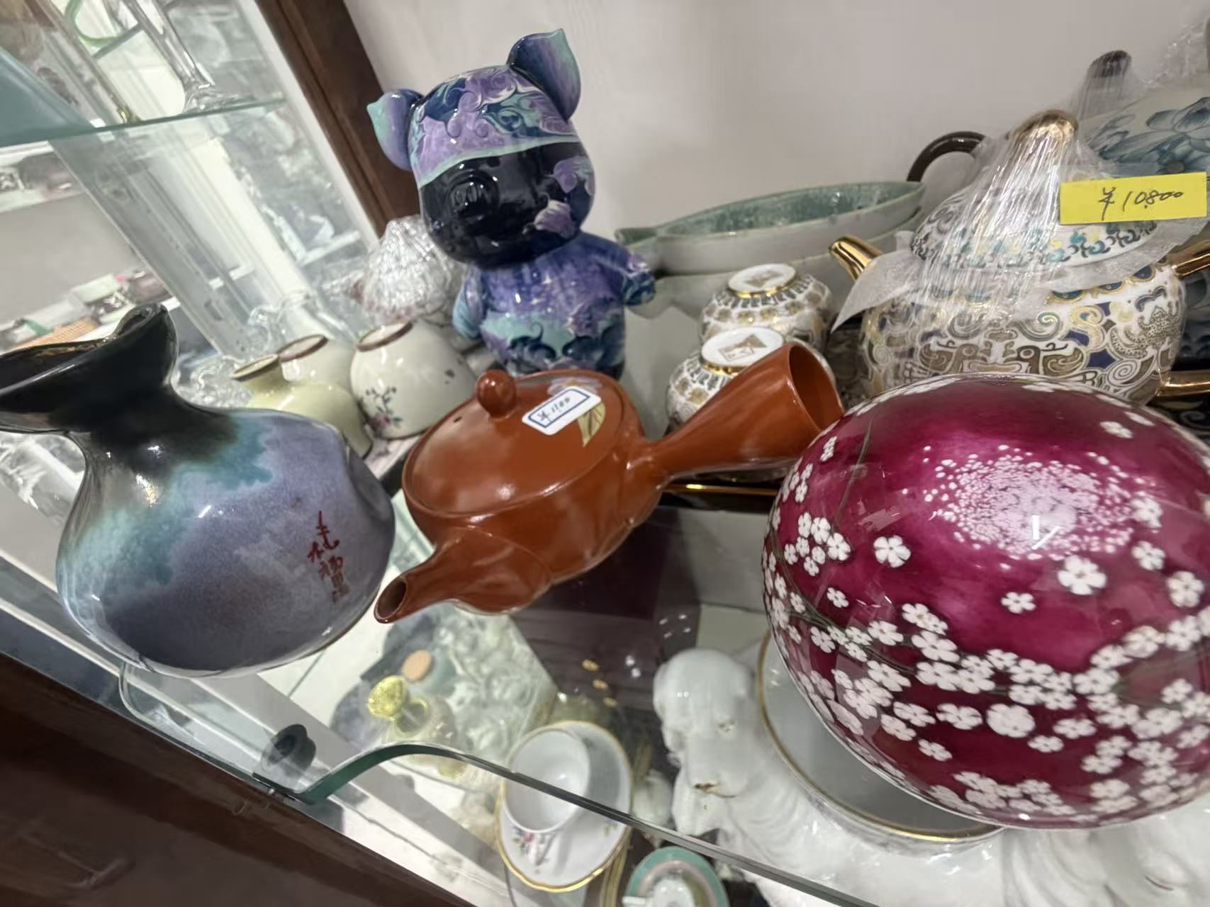 和洋陶磁器・茶器・ガラス食器 各種の店内展示写真3