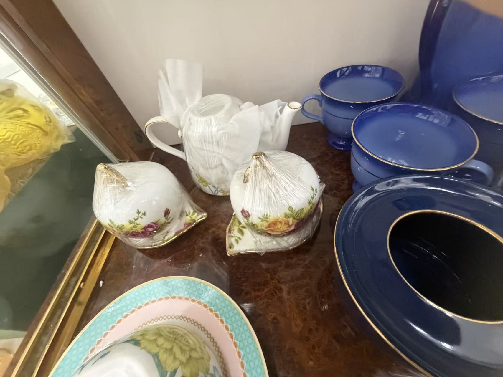 和洋陶磁器・茶器・ガラス食器 各種の店内展示写真6