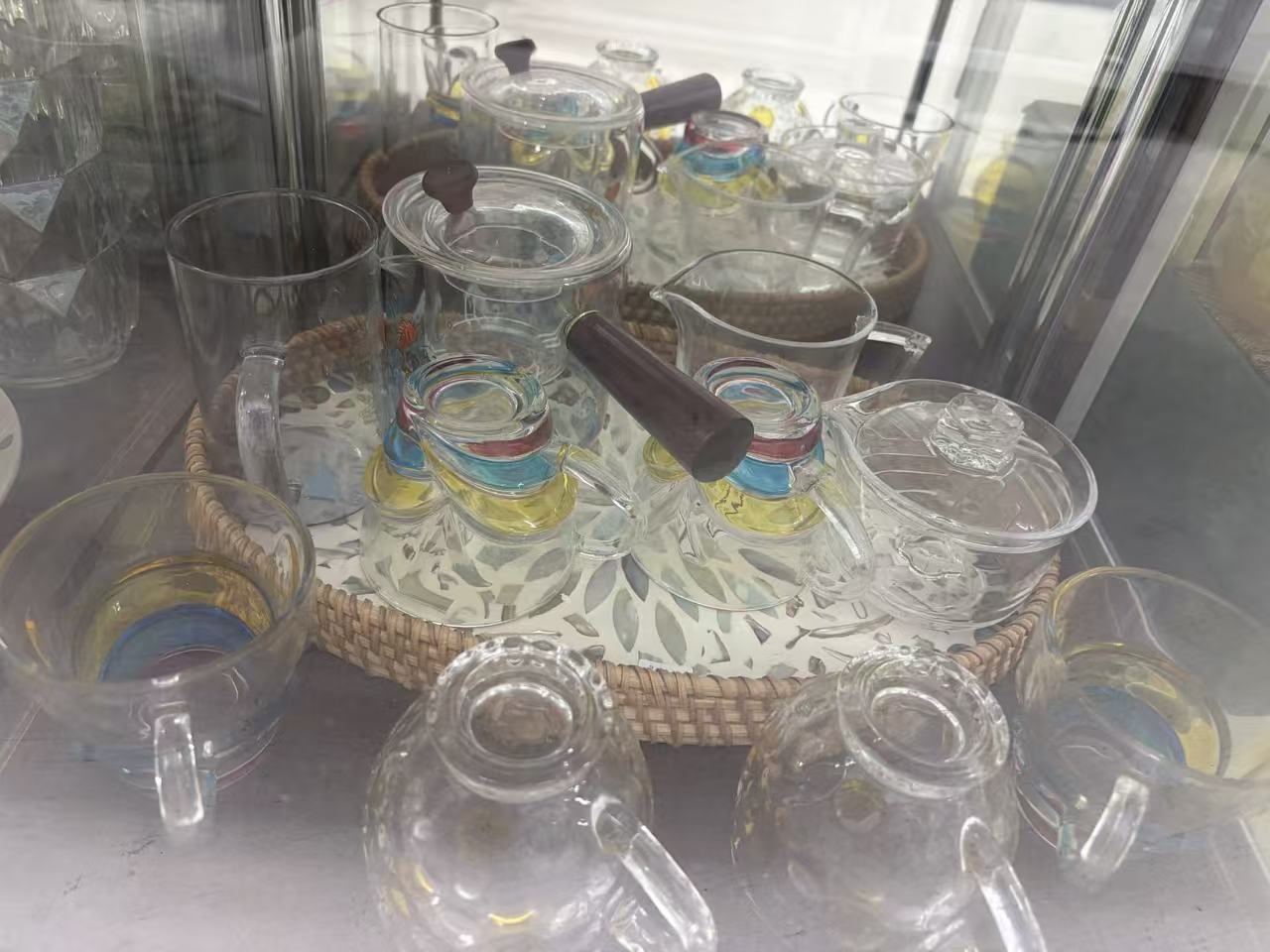 和洋陶磁器・茶器・ガラス食器 各種の店内展示写真8