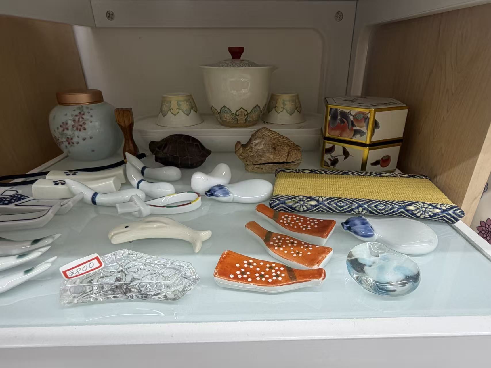 和洋陶磁器・茶器・ガラス食器 各種の店内展示写真10