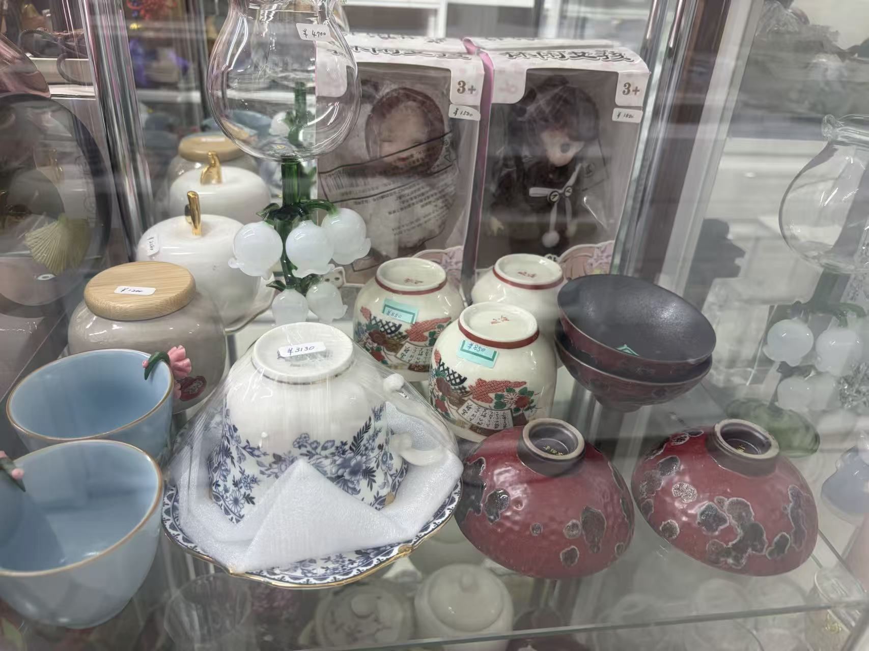 和洋陶磁器・茶器・ガラス食器 各種の店内展示写真11