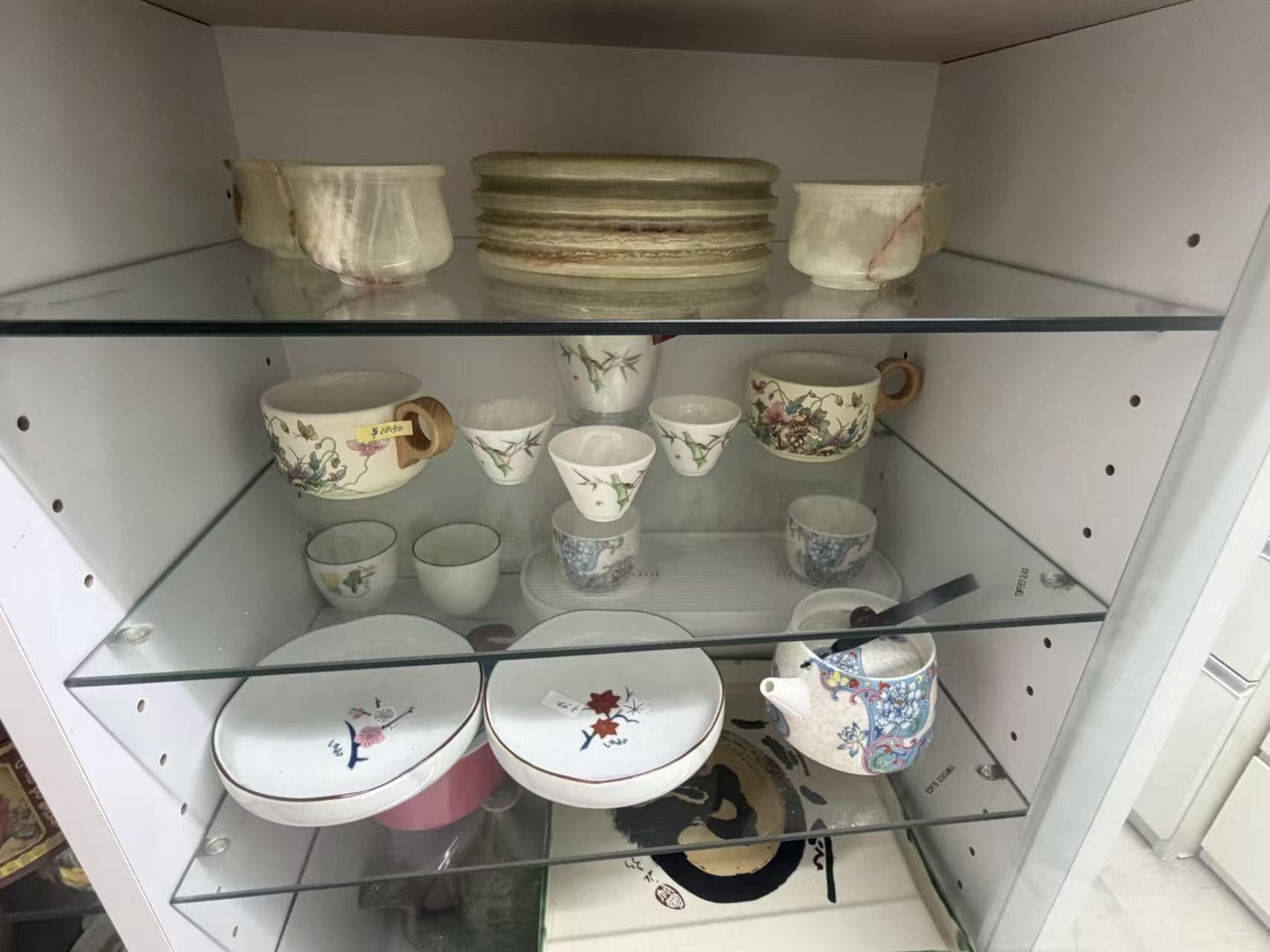 和洋陶磁器・茶器・ガラス食器 各種の店内展示写真13
