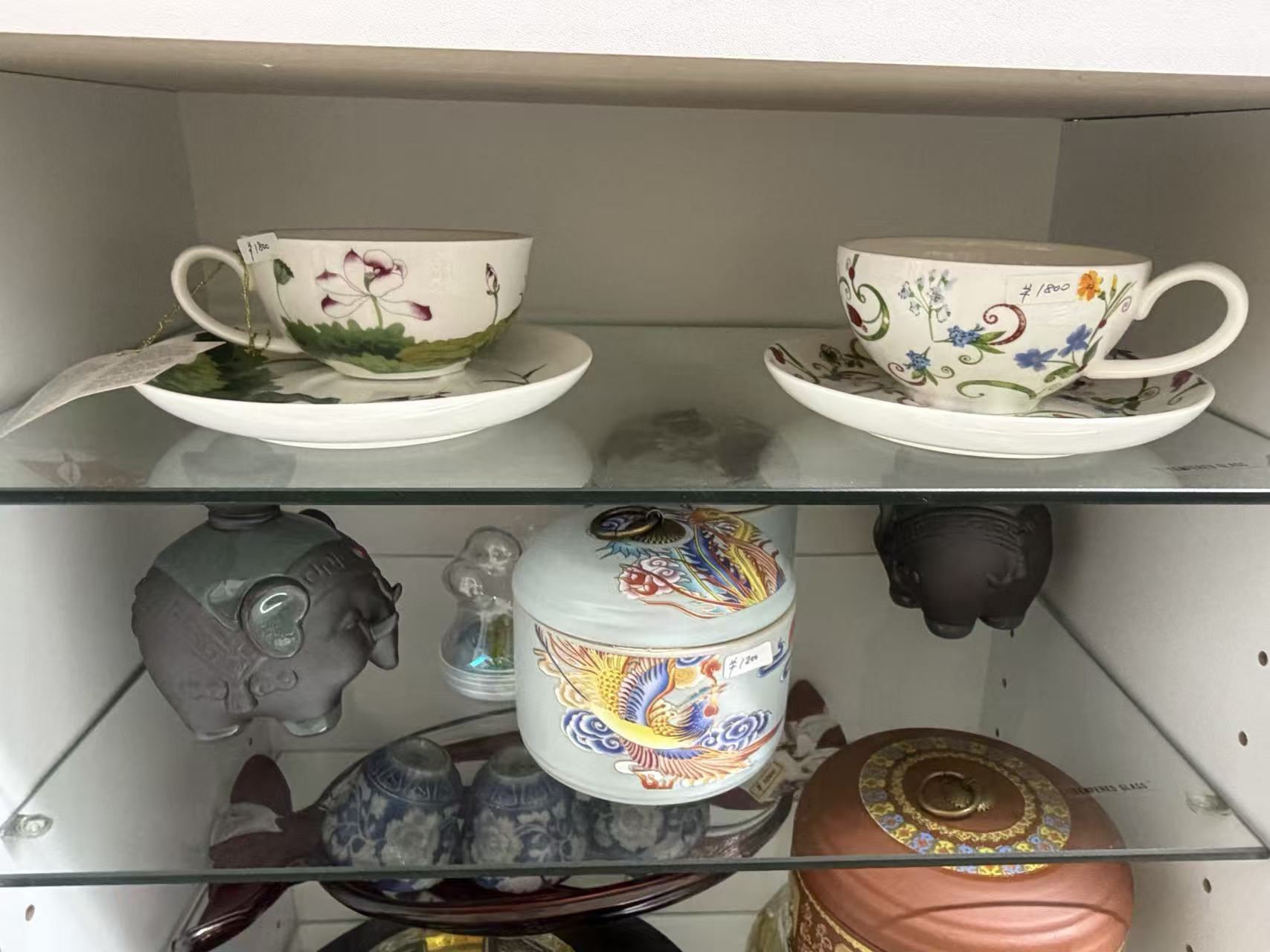 和洋陶磁器・茶器・ガラス食器 各種の店内展示写真14