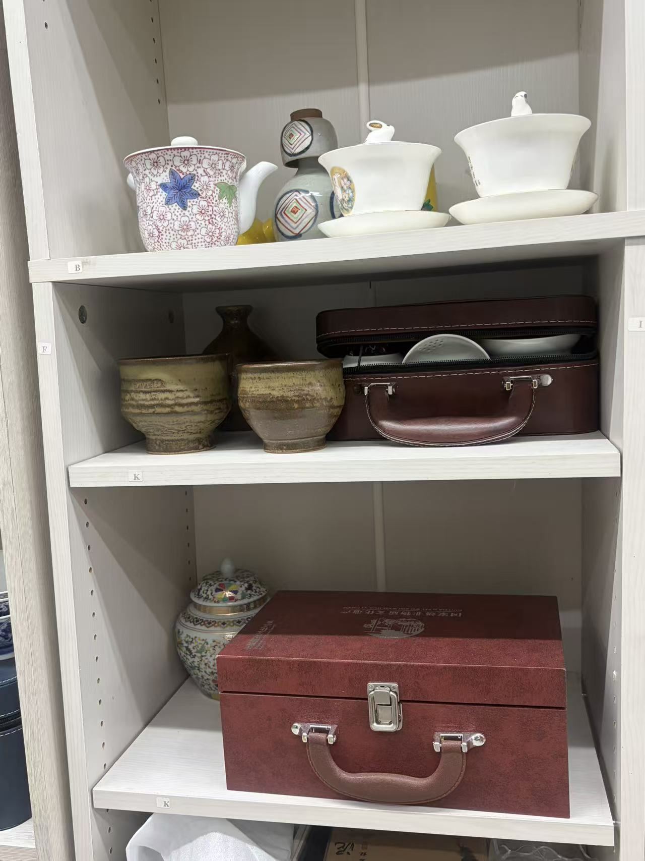 和洋陶磁器・茶器・ガラス食器 各種の店内展示写真18