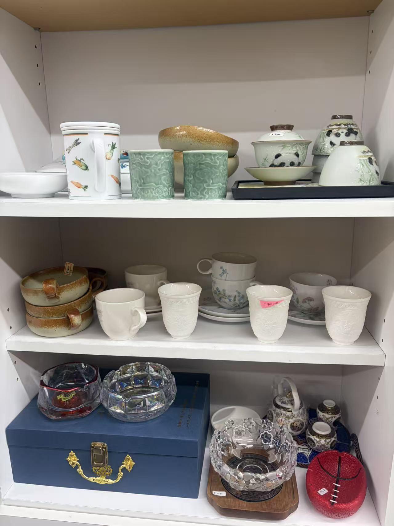 和洋陶磁器・茶器・ガラス食器 各種の店内展示写真19