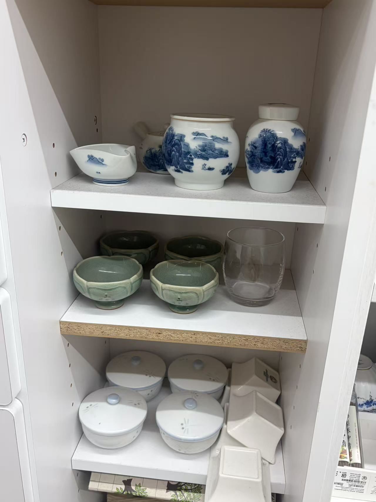 和洋陶磁器・茶器・ガラス食器 各種の店内展示写真22