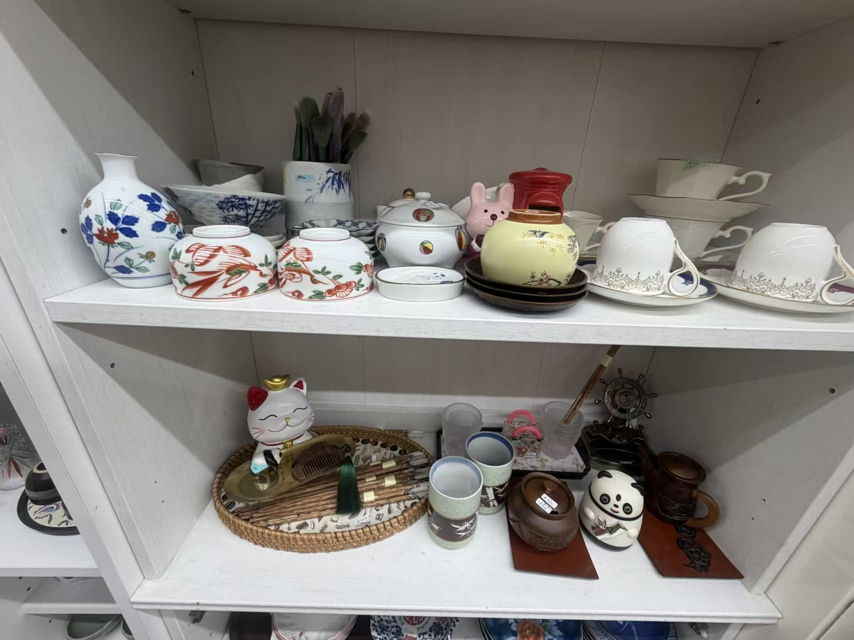 和洋陶磁器・茶器・ガラス食器 各種の店内展示写真24
