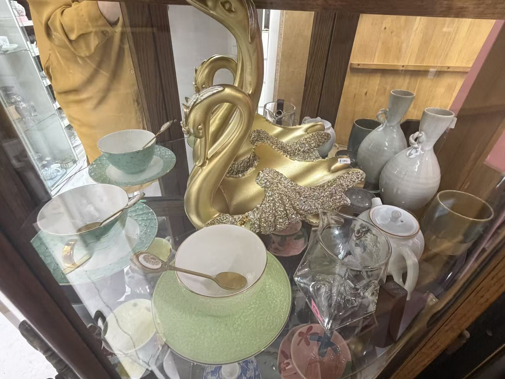 和洋陶磁器・茶器・ガラス食器 各種の店内展示写真25
