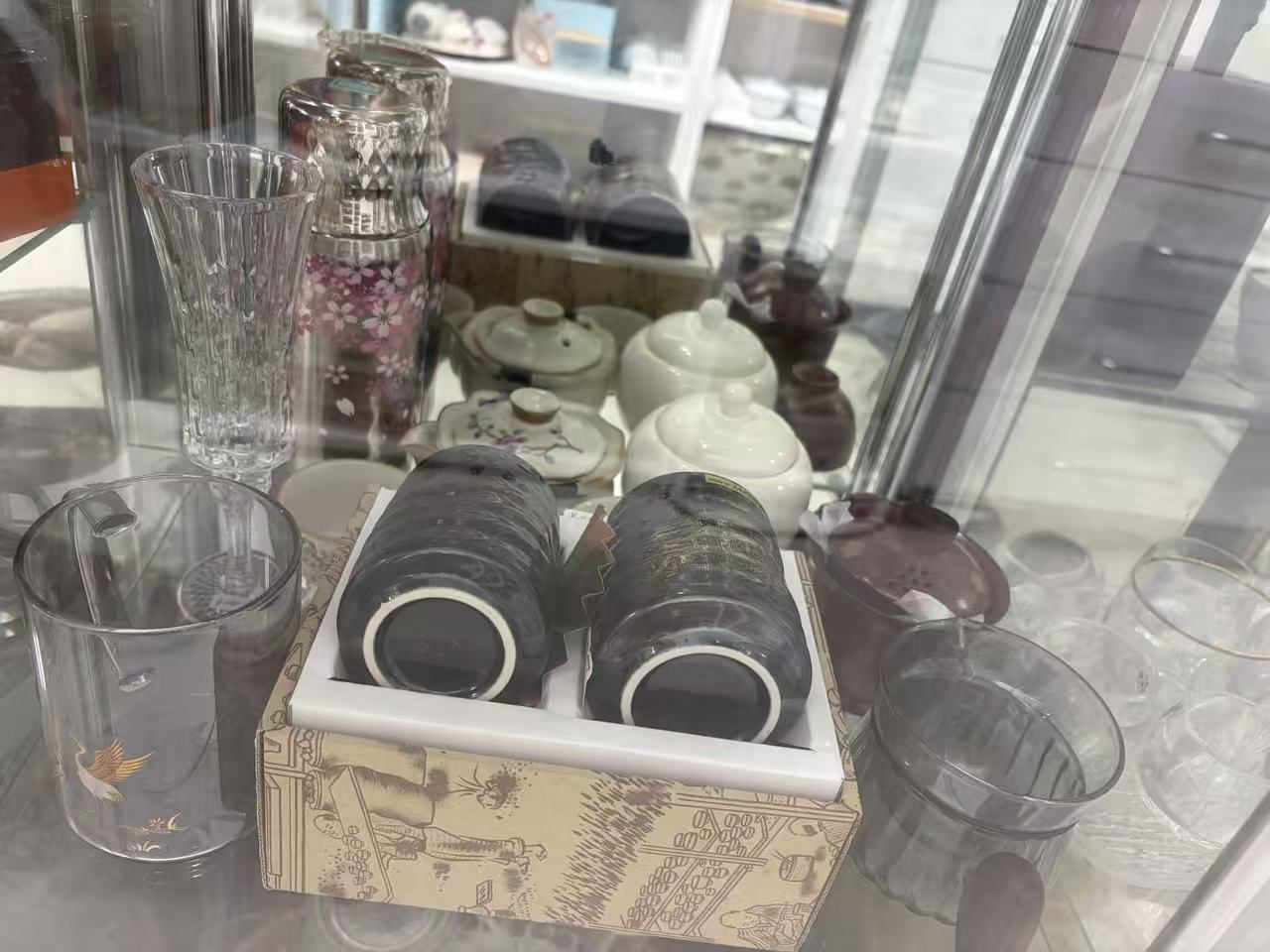 和洋陶磁器・茶器・ガラス食器 各種の店内展示写真30