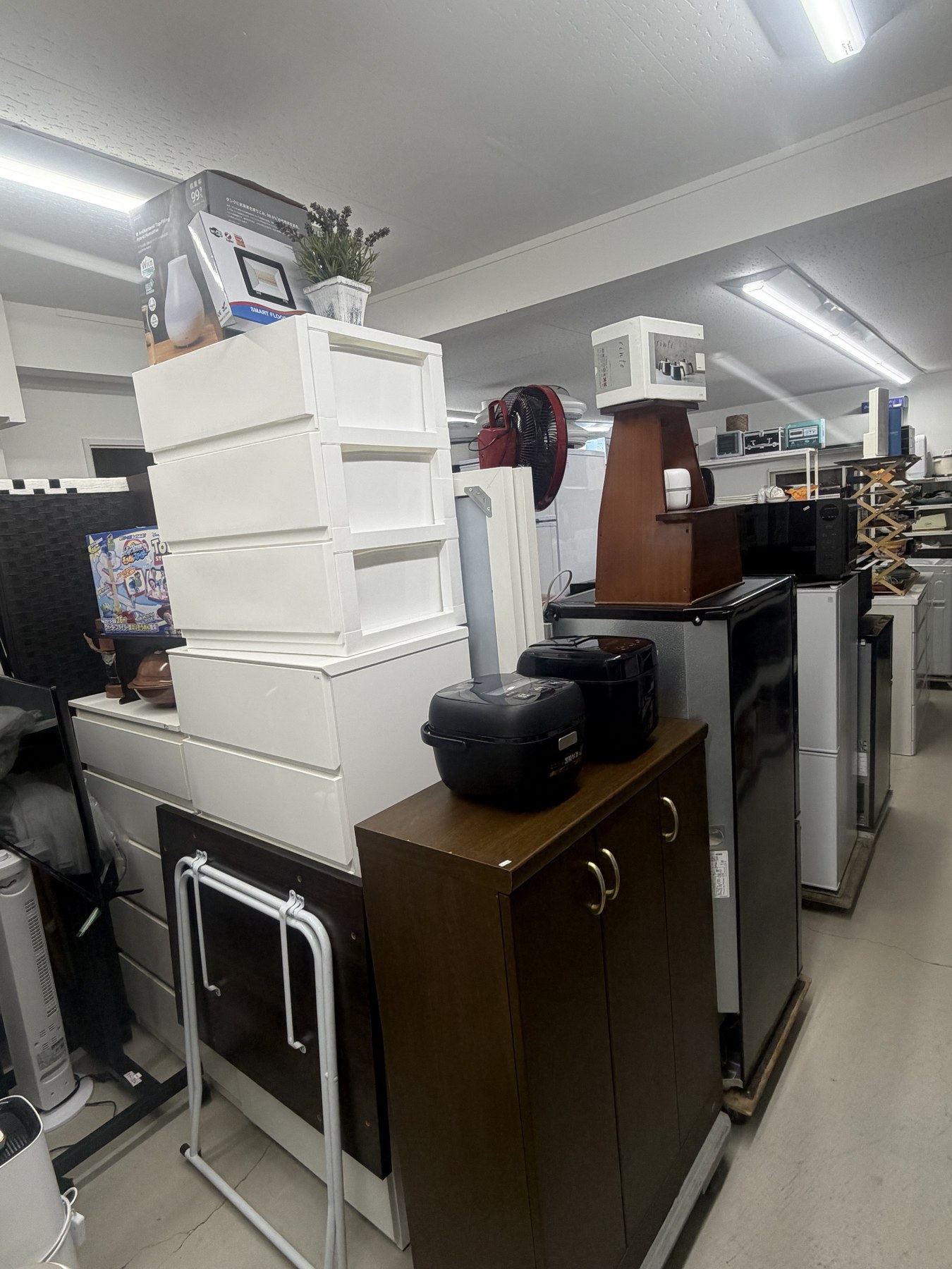 家具、家電、雑貨の展示スペース